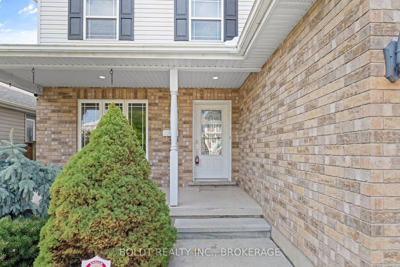 34 Fitzgerald St E, St. Catharines, L2R 0A4 | Image 2