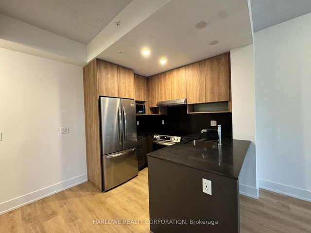 303 - 206 King Street W