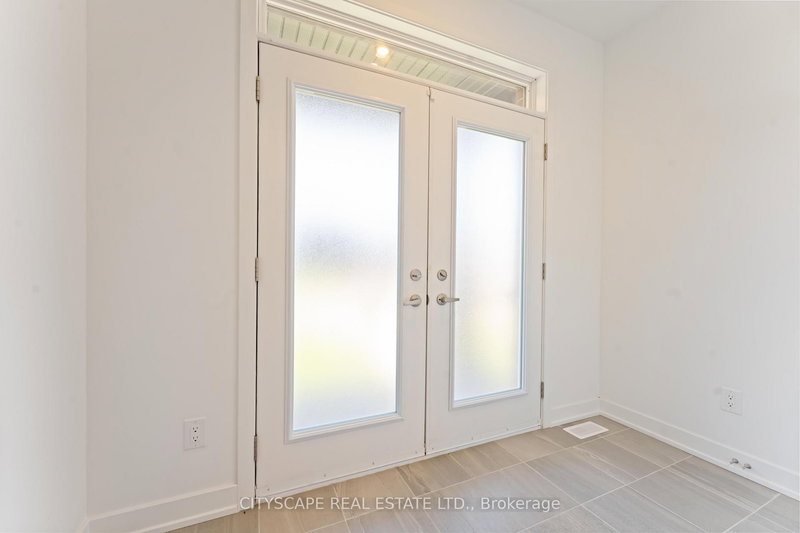 617 Kenabeek Terr, Ottawa, K4M 0B3 | Image 2