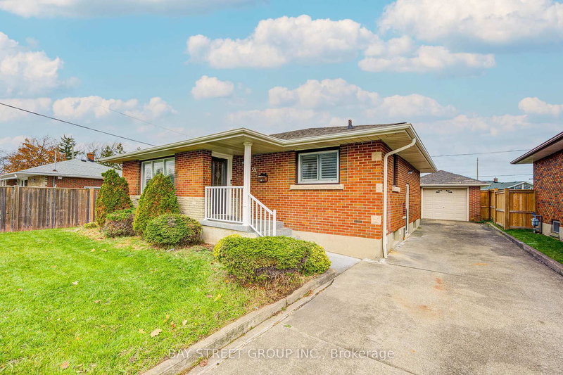 58 Broderick Ave, Thorold, L2V 2J1 | Image 2