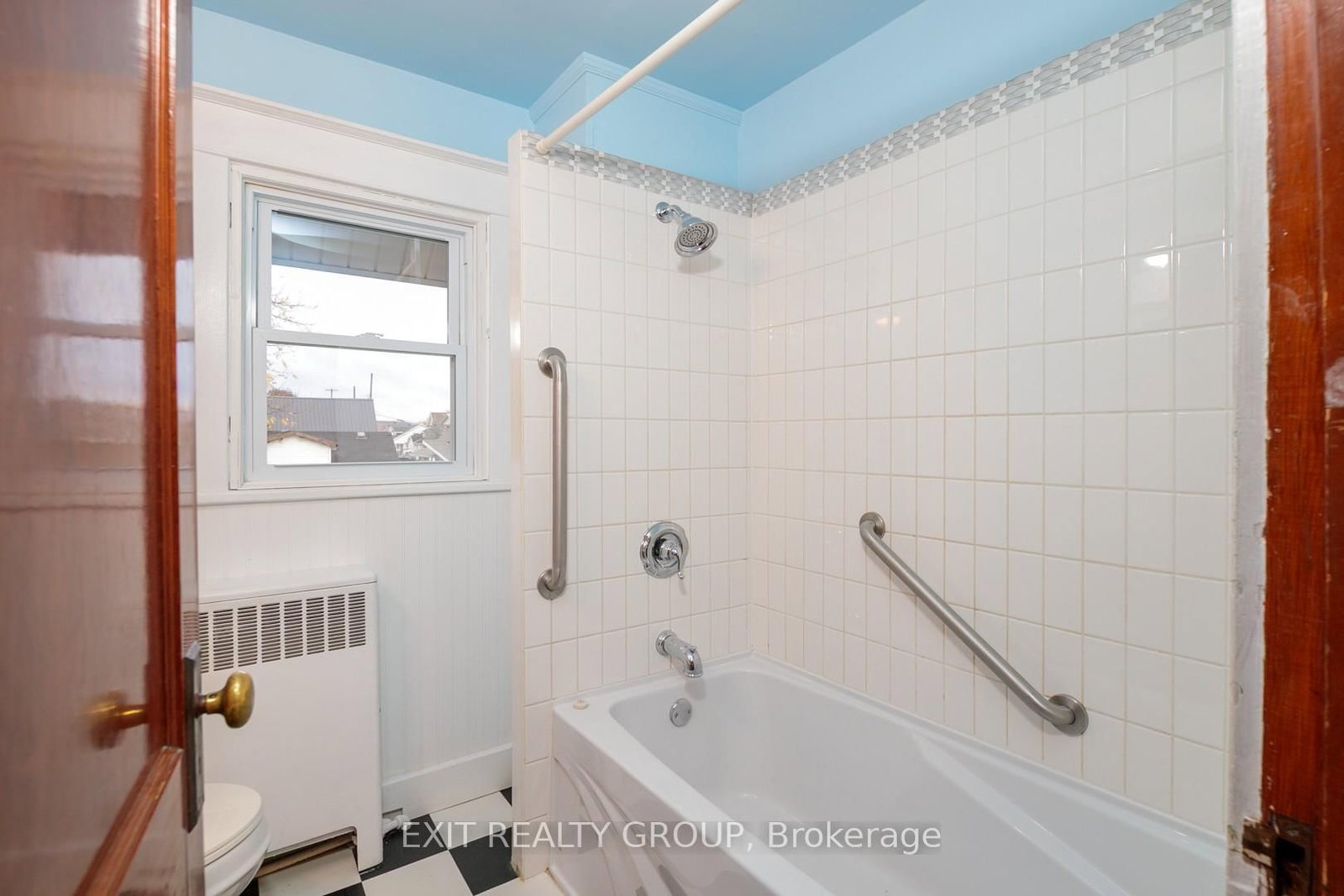 Detached House for sale at 92 Byron Street, Quinte West, Ontario, K8V 2Y2 - Trenton Ward - MLS: X12498706