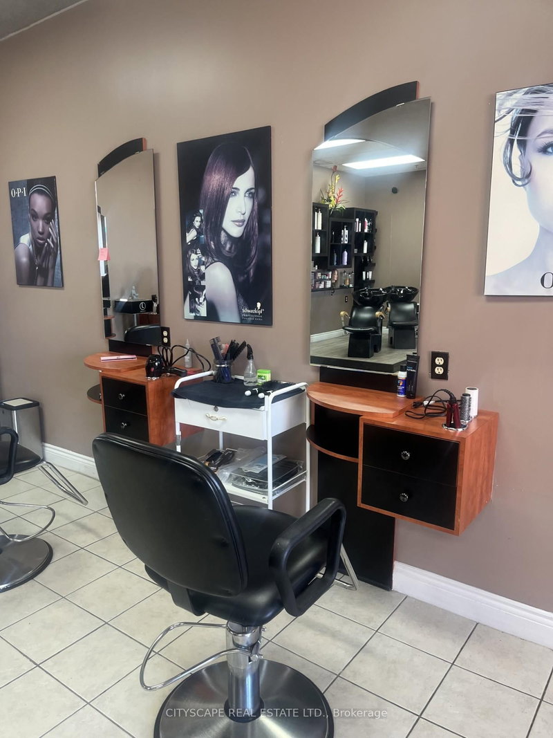 1070 Stone Church Rd E, Hamilton, L8W 3K8 | Image 3