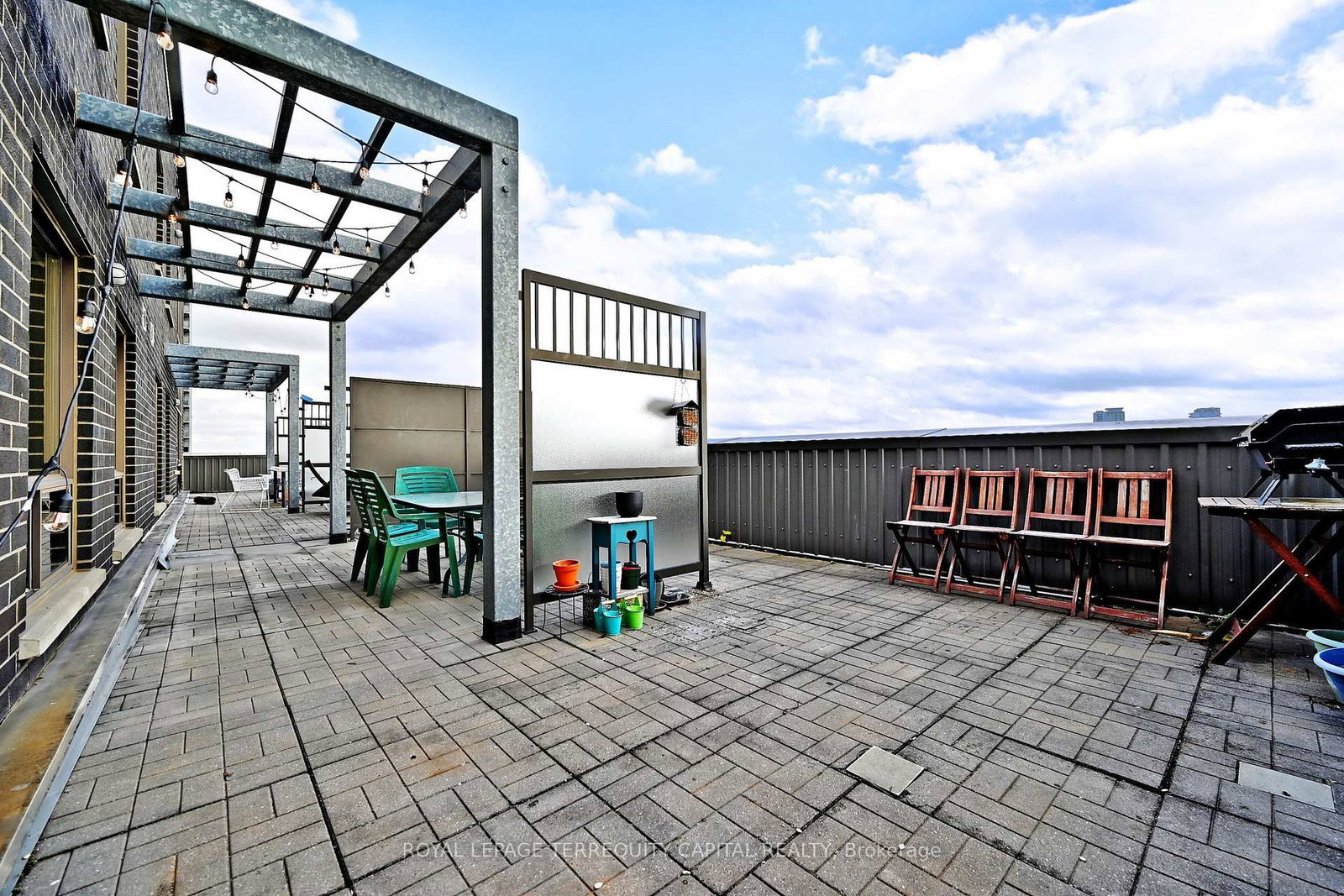 Condo sold at PH 1101-8 Hickory Street, Waterloo, Ontario, N2L 3H6 - MLS: X12501850