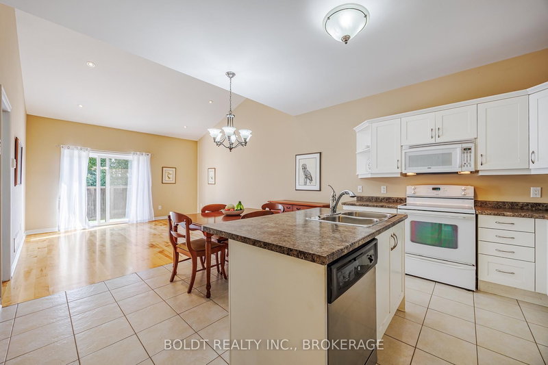 58 Videl Cres N, St. Catharines, L2W 0A3 | Image 3