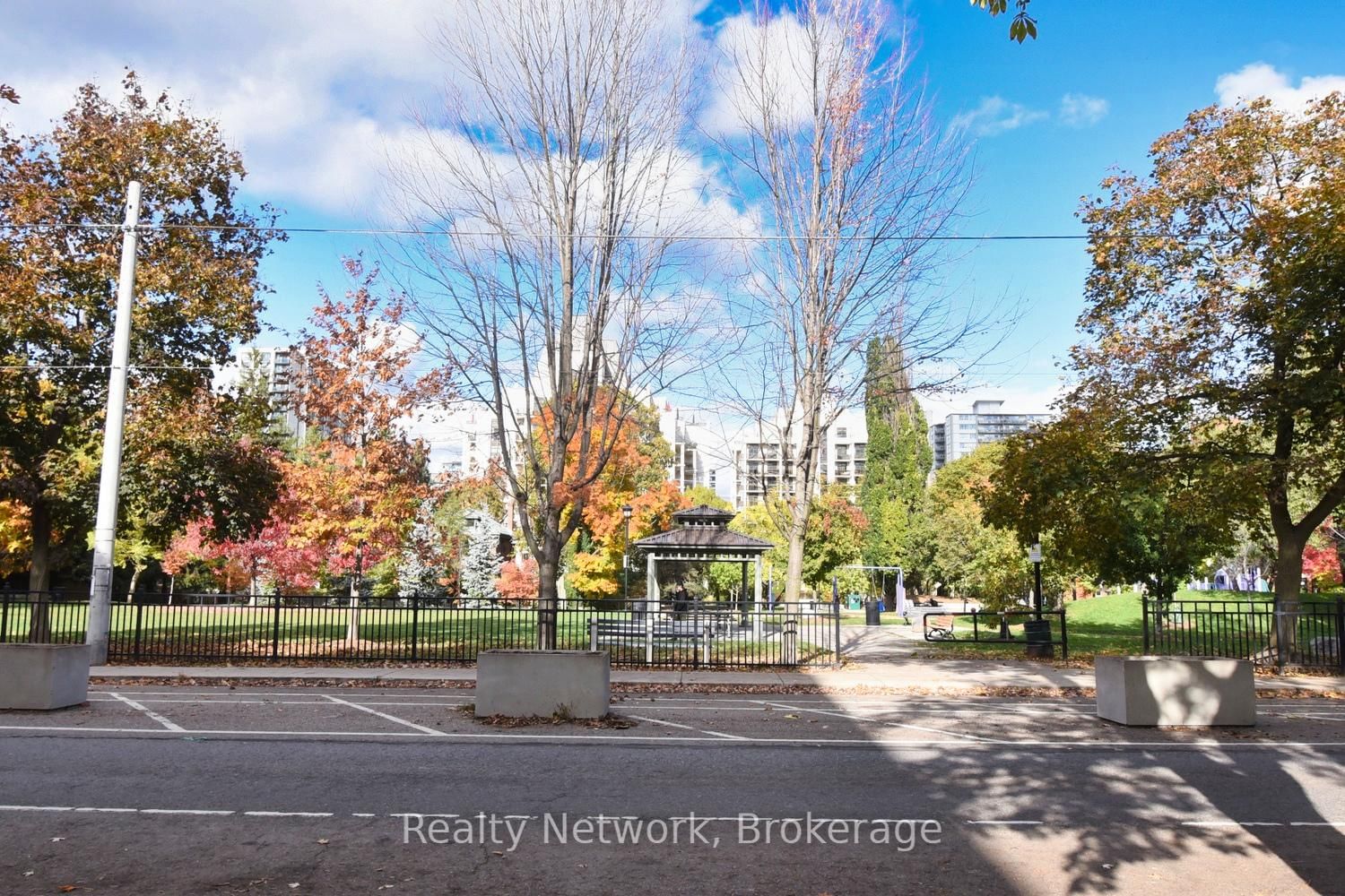 69 Herkimer Street W, Unit 203 - Photo 31