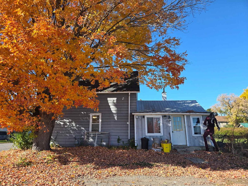 73 Alice St, Smiths Falls, K7A 2W6 | Image 2