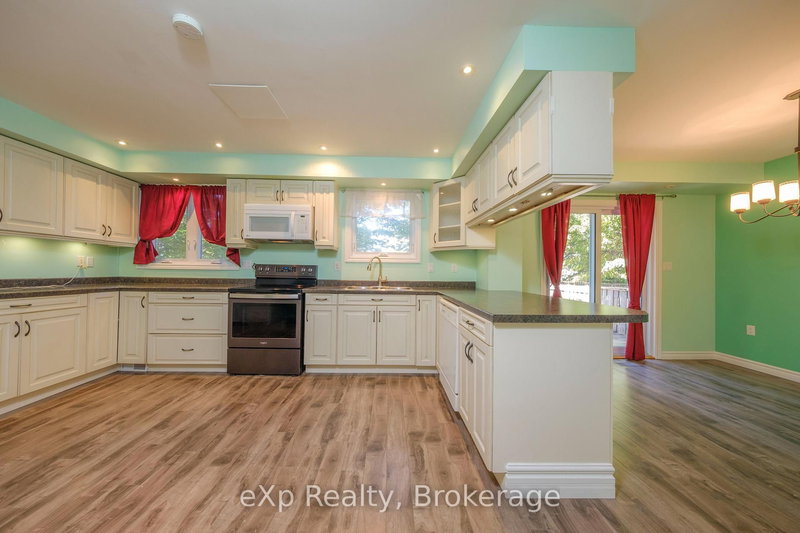 526 Thede Dr, Saugeen Shores, N0H 2C4 | Image 3