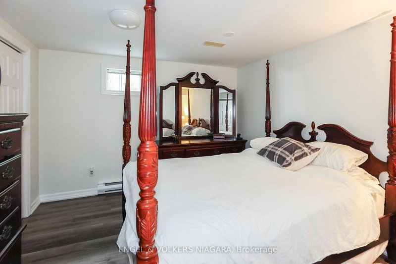 624 SIMCOE St, Niagara-on-the-Lake, L0S 1J0 | Image 3