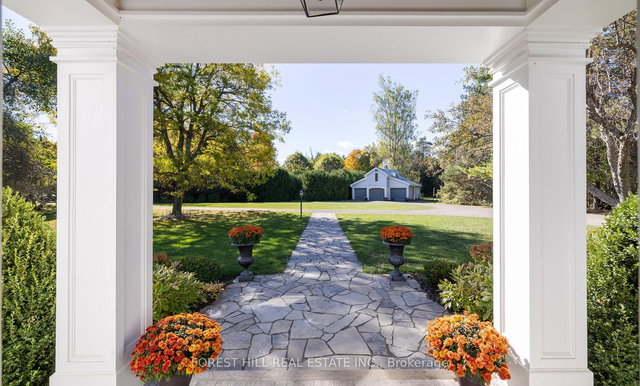 794575 Mono Centre Road