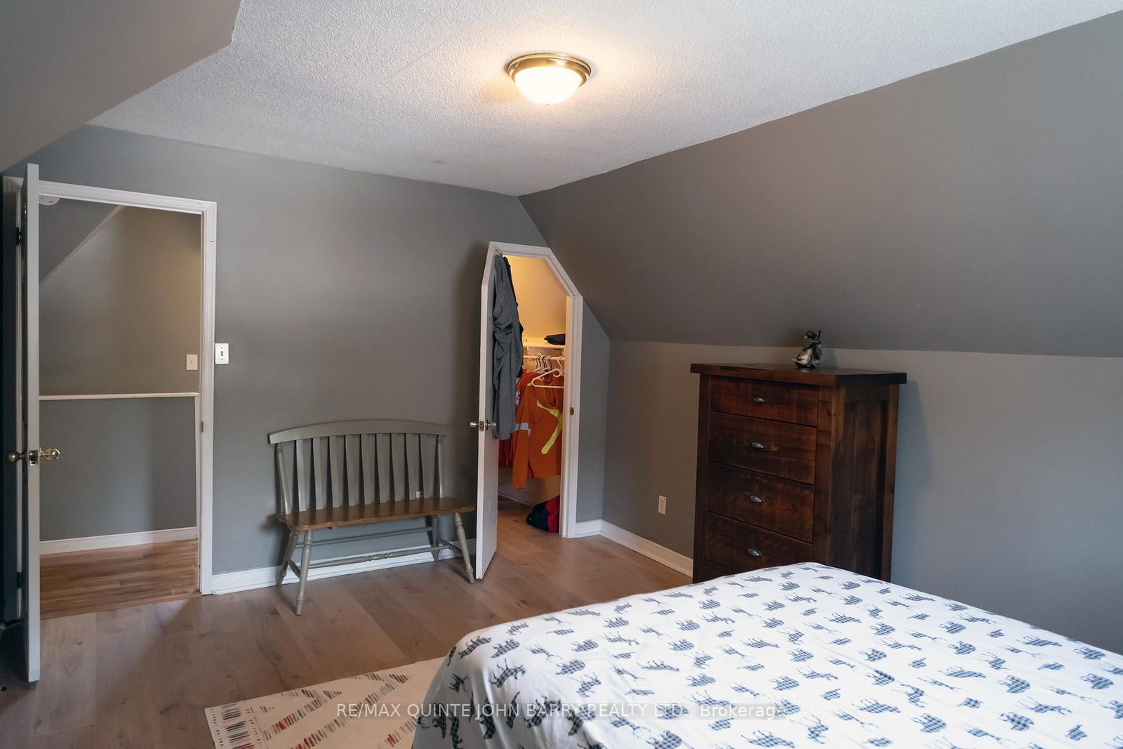 Detached House for sale at 17 James Street, Quinte West, Ontario, K8V 2W8 - Trenton Ward - MLS: X12504770