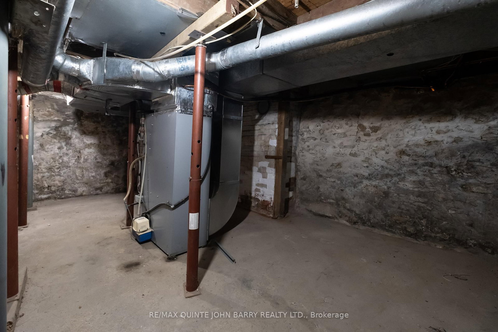 Detached House for sale at 17 James Street, Quinte West, Ontario, K8V 2W8 - Trenton Ward - MLS: X12504770