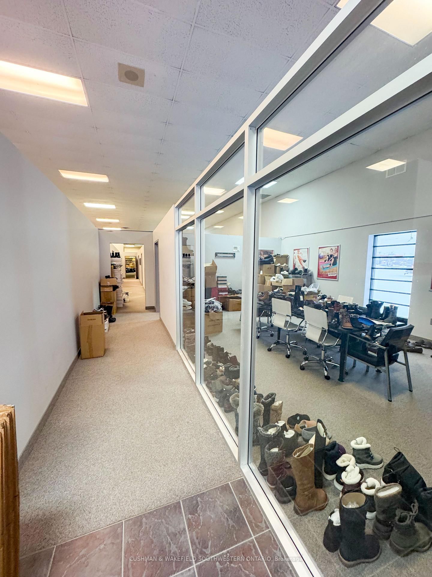 1806 Wharncliffe Road S - Photo 4