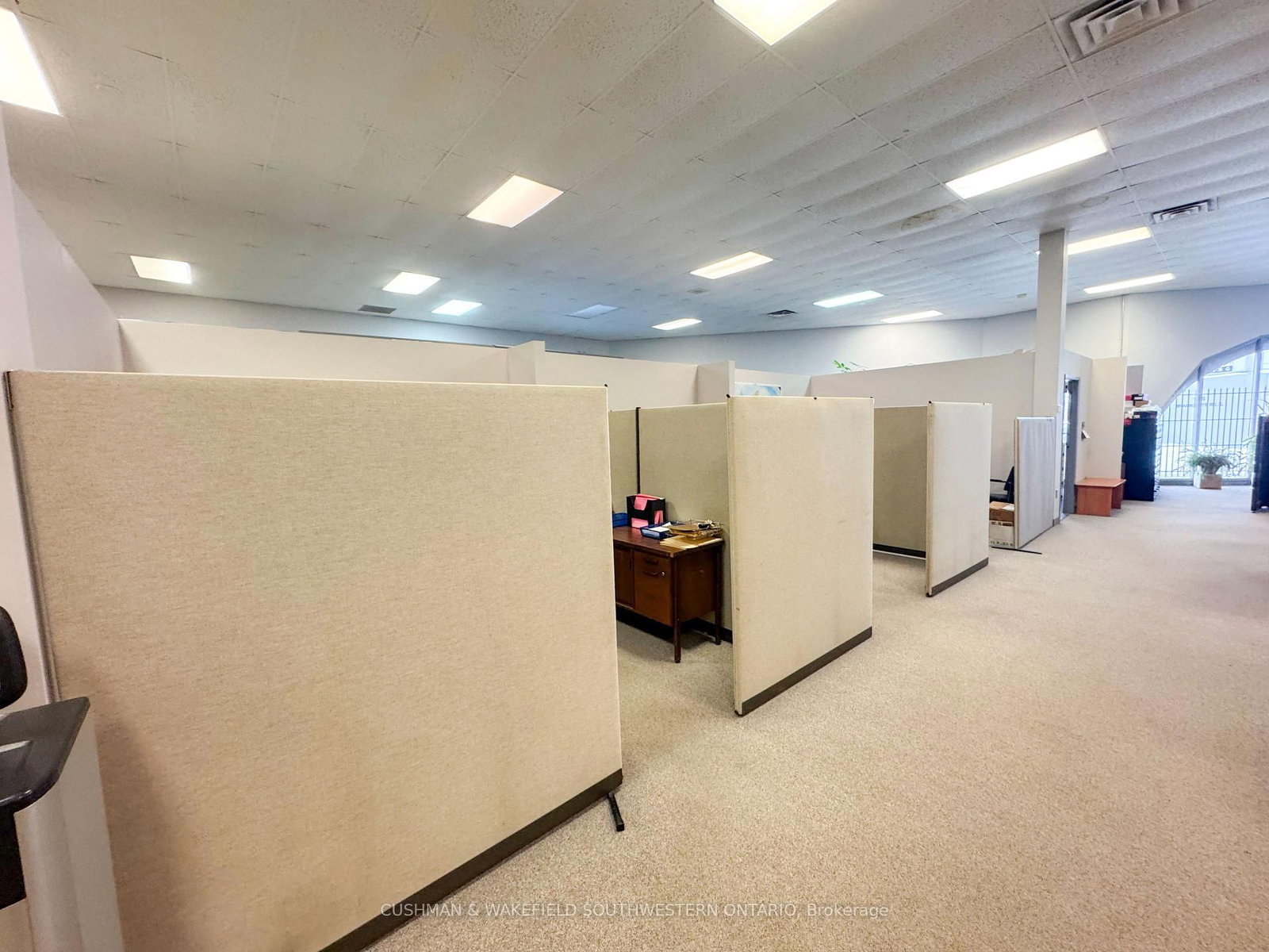 1806 Wharncliffe Road S - Photo 7