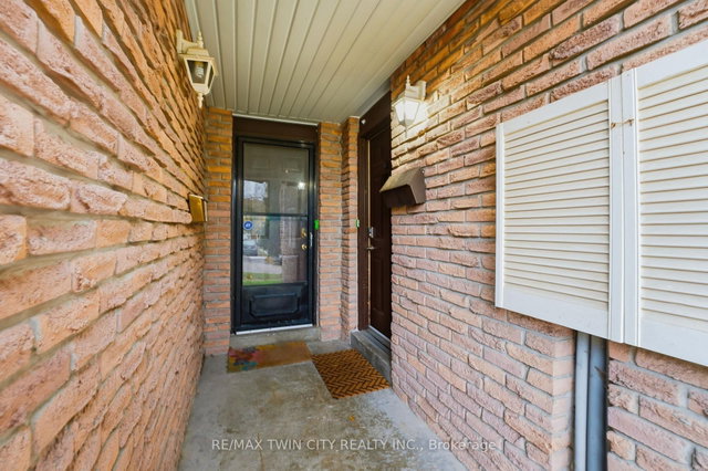 11 Hillbrook Crescent
