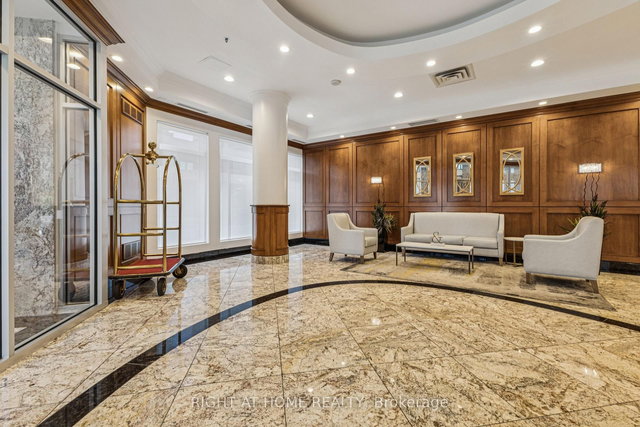 2604 - 242 Rideau Street