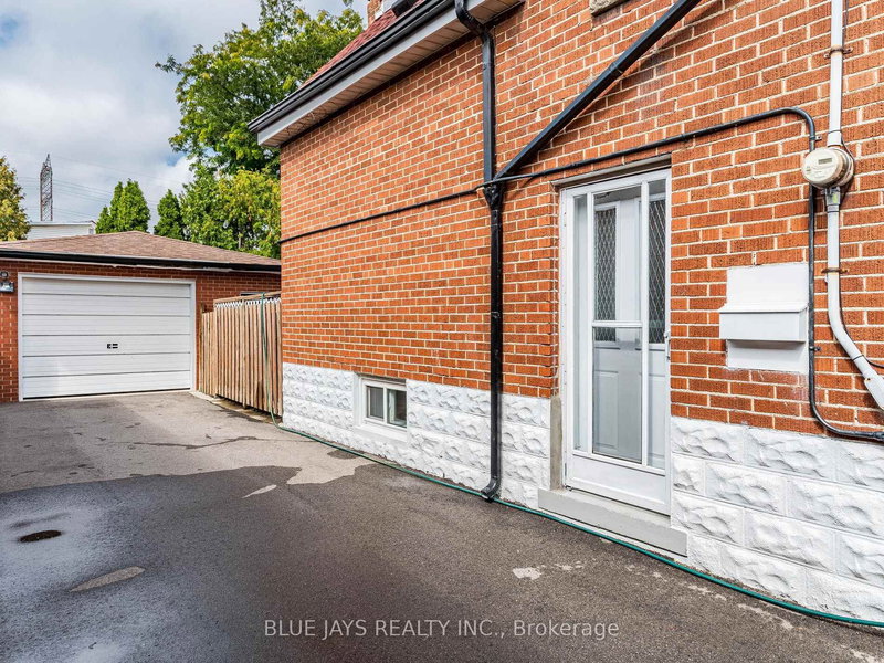 146 Craigroyston Rd, Hamilton, L8K 3K1 | Image 3