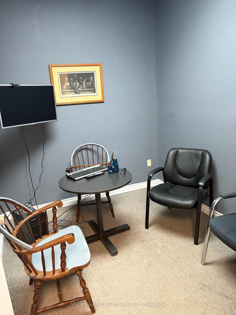 301 - 4673 Ontario Ave, Niagara Falls, L2E 3R1 | Image 3