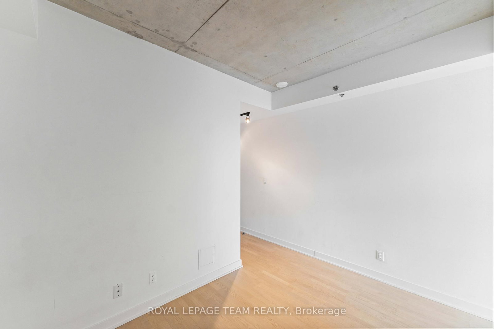 203 Catherine Street, Unit 306 - Photo 9