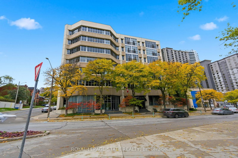 PH10 - 66 Bay St S, Hamilton, L8P 4Z6 | Image 2
