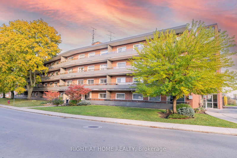 211 - 11 Woodman Dr S, Hamilton, L8K 4E3 | Image 3