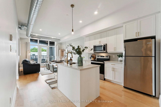 302 - 101 Pinhey Street