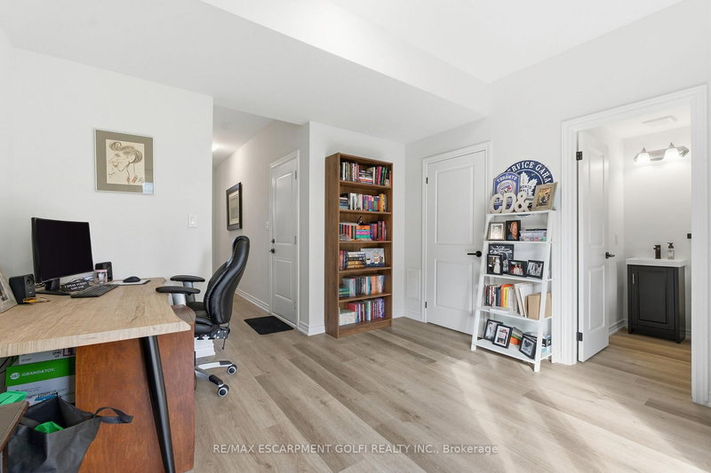 48 Capstone Lane, Hamilton, L9C 0E8 | Image 2