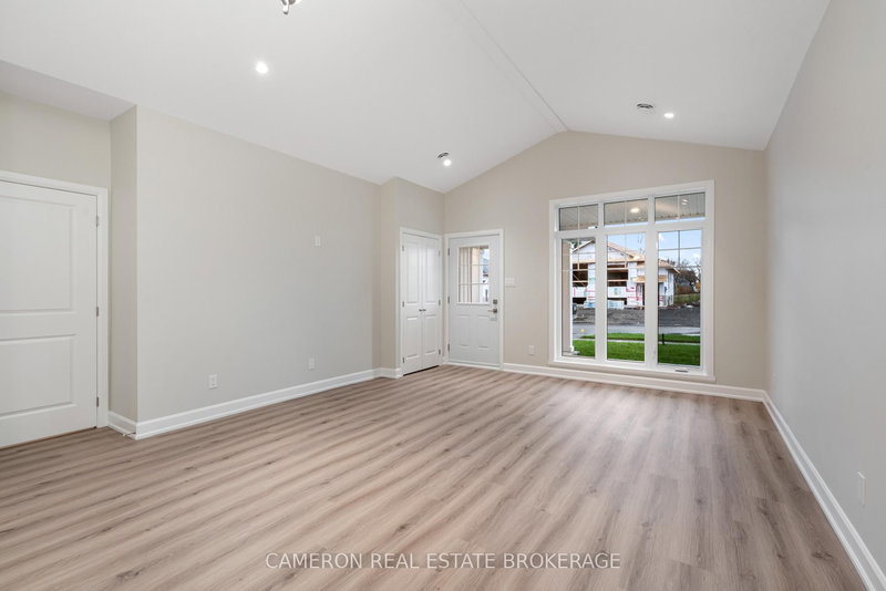 3149 Mauricy St, Cornwall, K6K 0A1 | Image 2