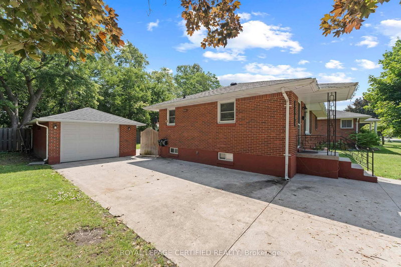 2504 Askin Ave, Windsor, N9E 3H7 | Image 3
