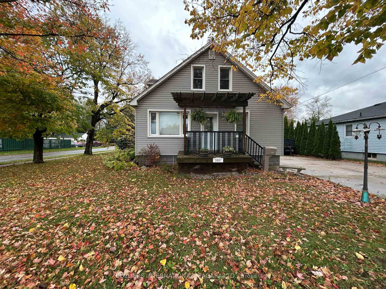 Detached House for sale at 3897 Welland Street, Niagara Falls, Ontario, L2G 6J5 - Chippawa - MLS: X12516606