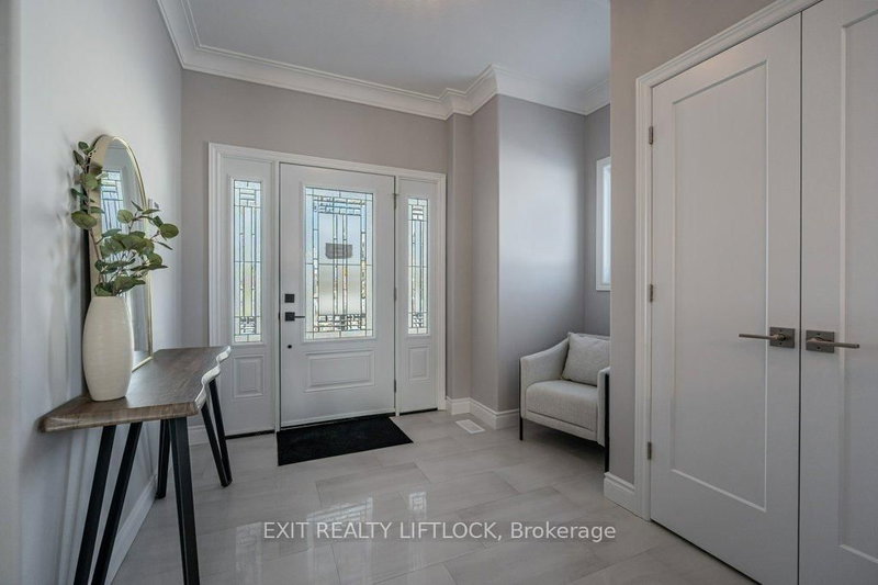802 Steinberg Crt, Peterborough, K9K 0H7 | Image 2