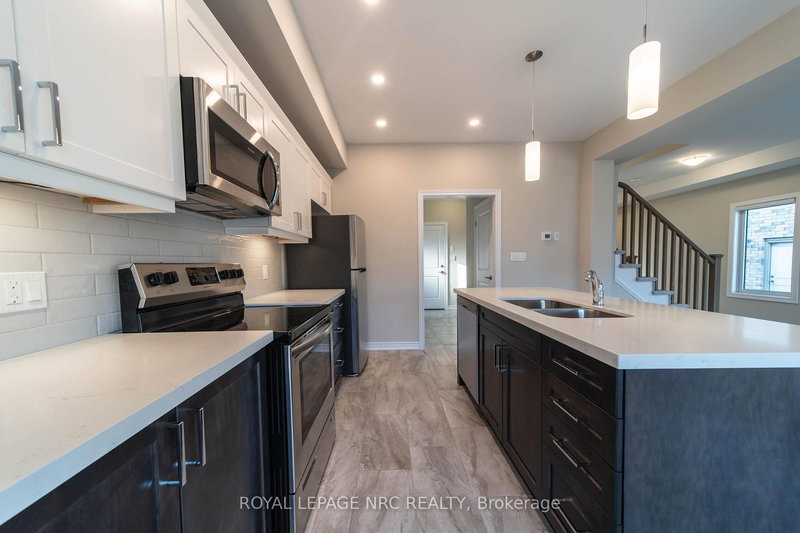 1217 Uppers Lane, Thorold, L0S 1A0 | Image 3