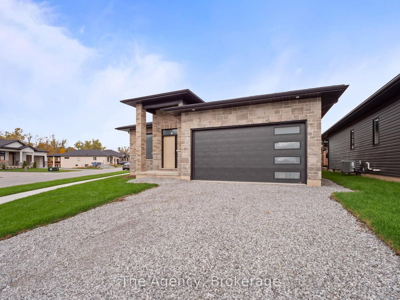 118 Willowbrook Dr, Welland, L3C 0G2 | Image 3