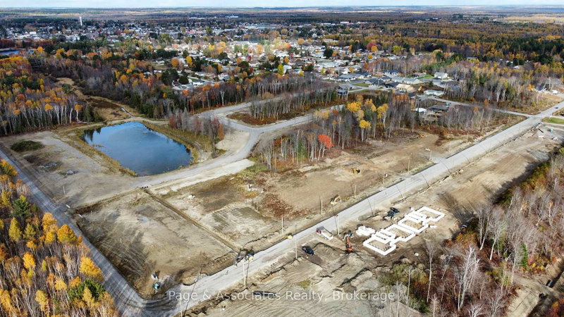 15 Brianne Crt, West Nipissing, P2B 0C6 | Image 3