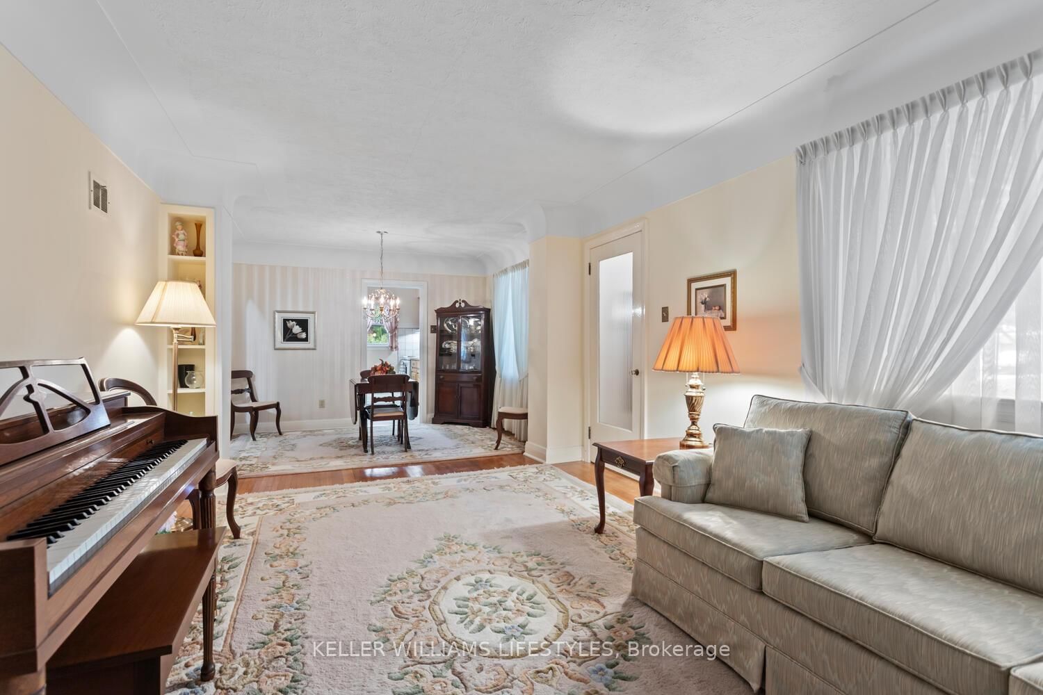 Listing Image 10