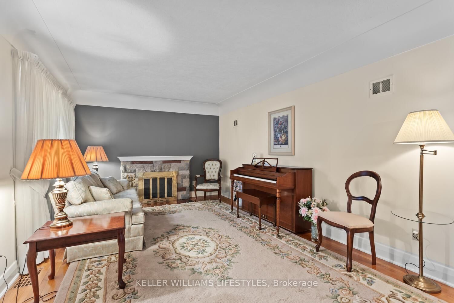 Listing Image 7