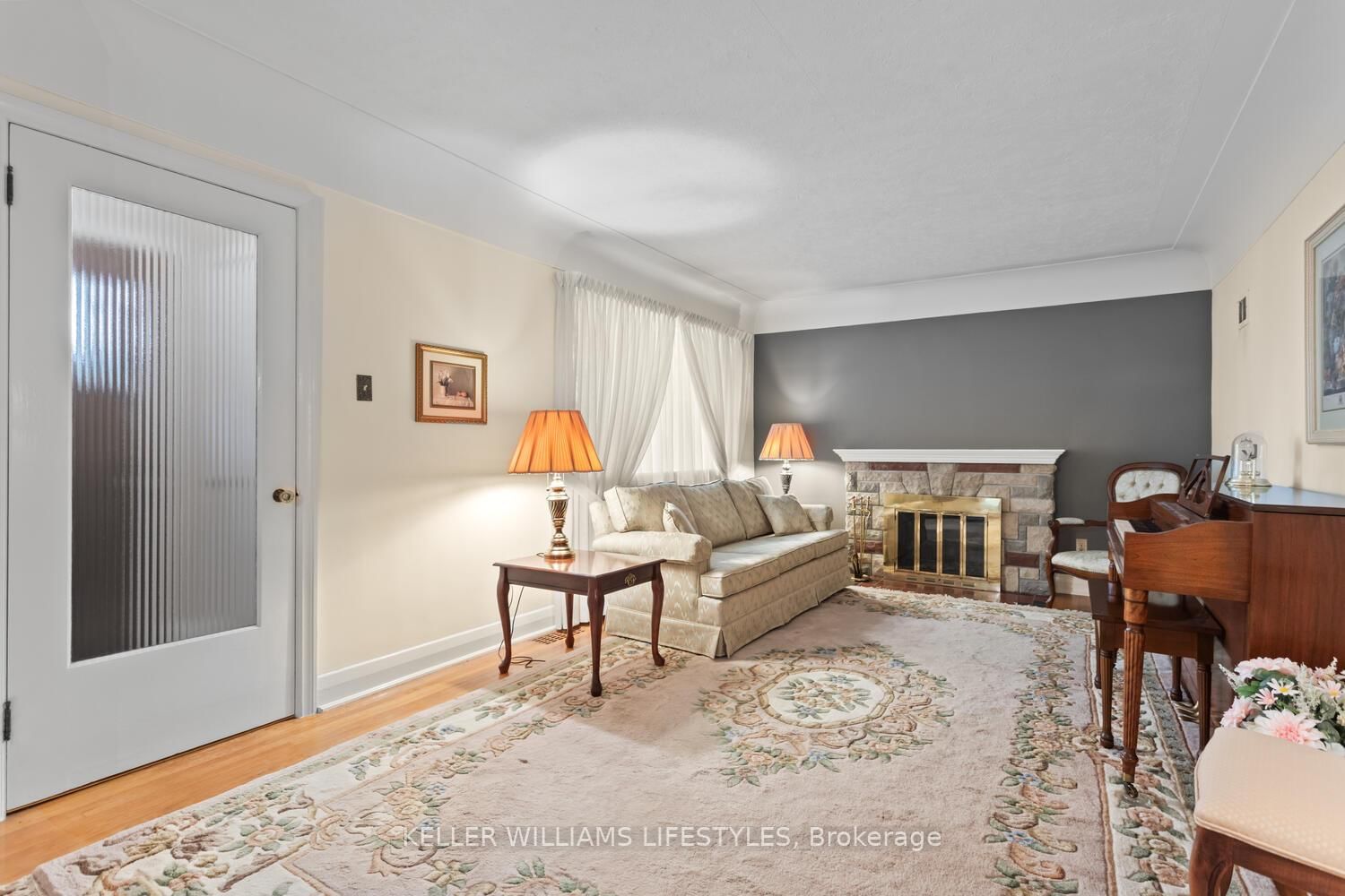 Listing Image 8
