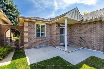 39 Twentyplace Boulevard, Hamilton, Ontario image-0-2