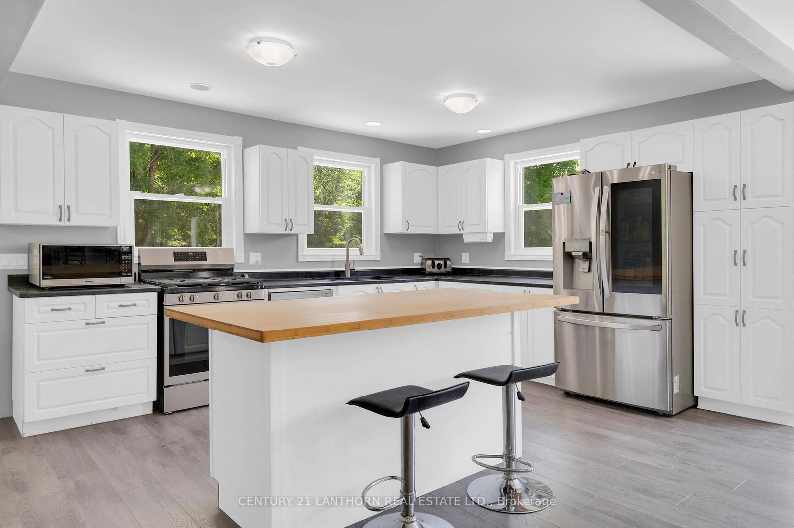 Detached House for sale at 932 Hunt Club Road, Madoc, Ontario, K0K 2K0 - Madoc - MLS: X12520944