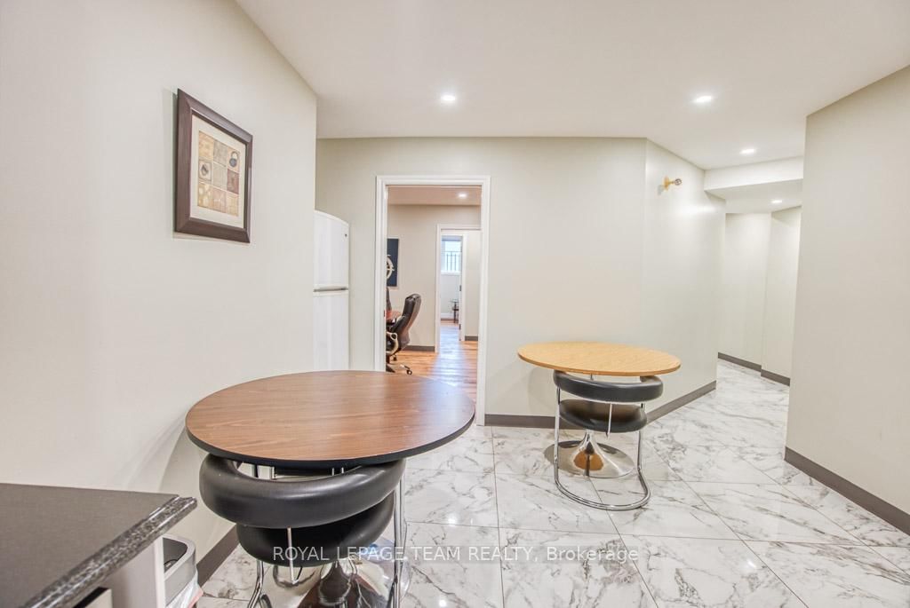 84 Centrepointe Drive - Photo 21