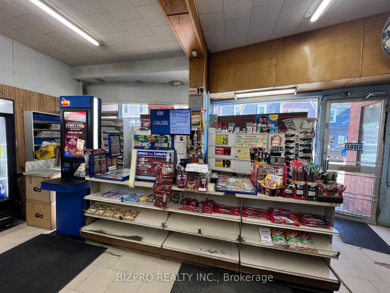 151 Muskoka Rd S, Gravenhurst, P1P 1X3 | Image 2