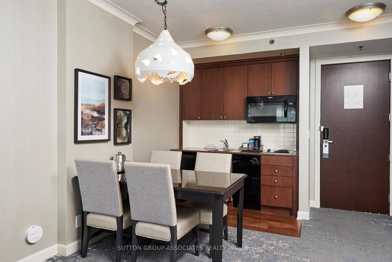 304 - 220 Gord Canning Dr, Blue Mountains, L9Y 0K9 | Image 3