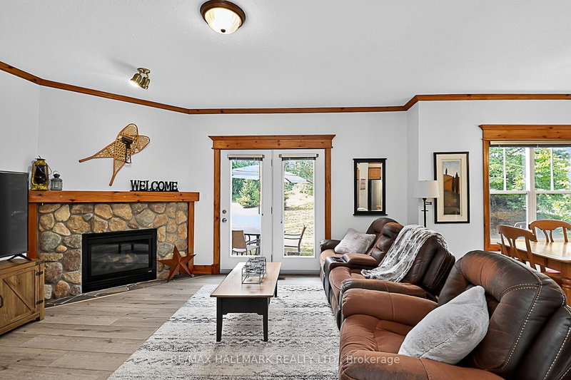 101 - 184 Snowbridge Way, Blue Mountains, L9Y 0V1 | Image 3