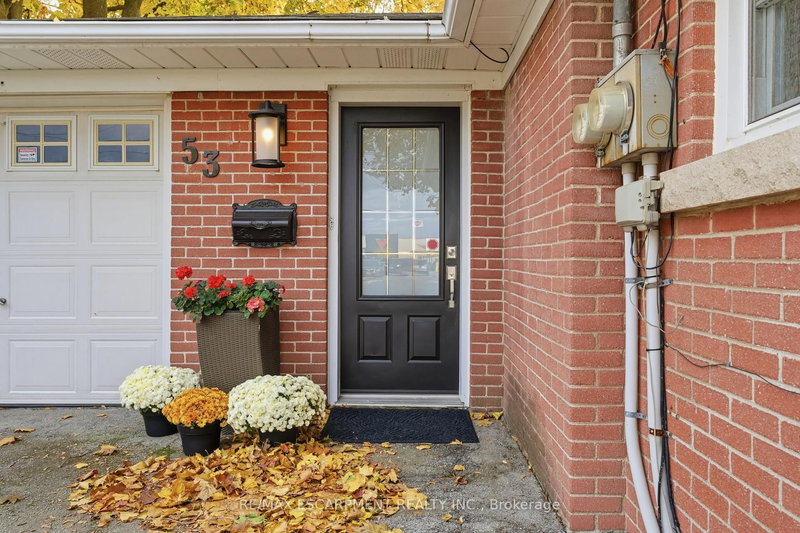 53 Livingston Ave, Grimsby, L3M 1L3 | Image 3