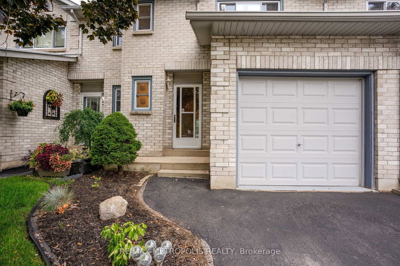 59 - 2 Royalwood Crt, Hamilton, L8E 4Z1 | Image 2