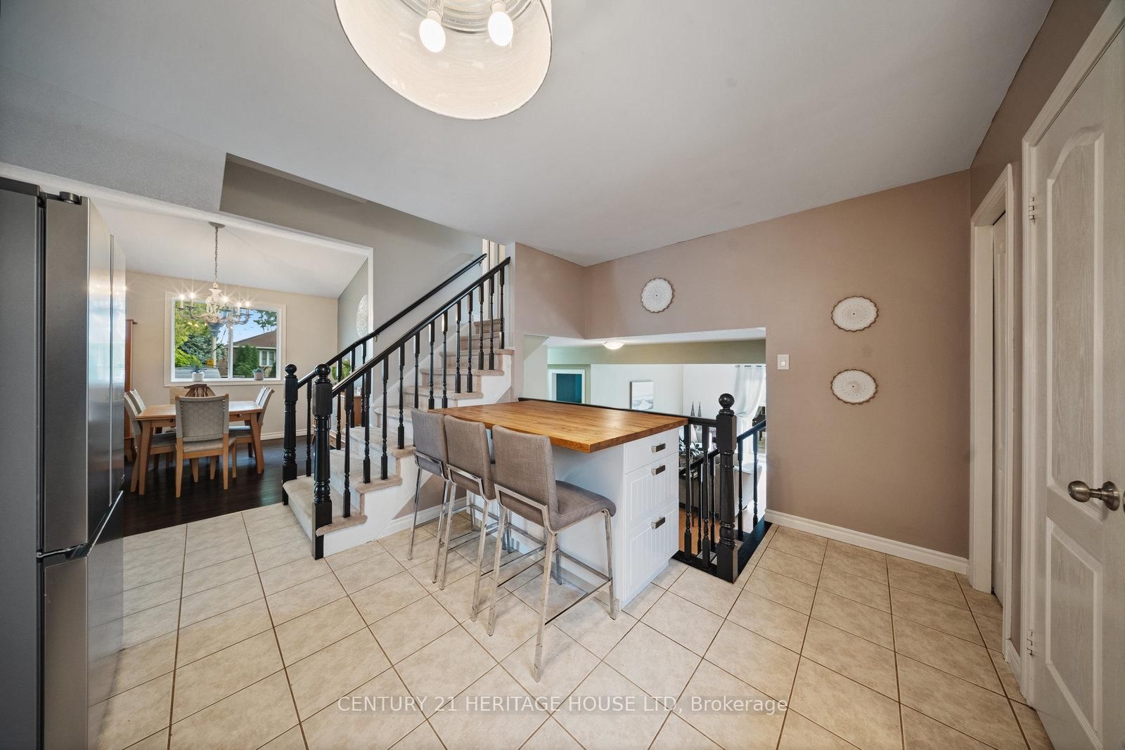 Detached House for sale at 43 Idlewilde Lane, Hamilton, Ontario, L0R 1W0 - Mount Hope - MLS: X12531682