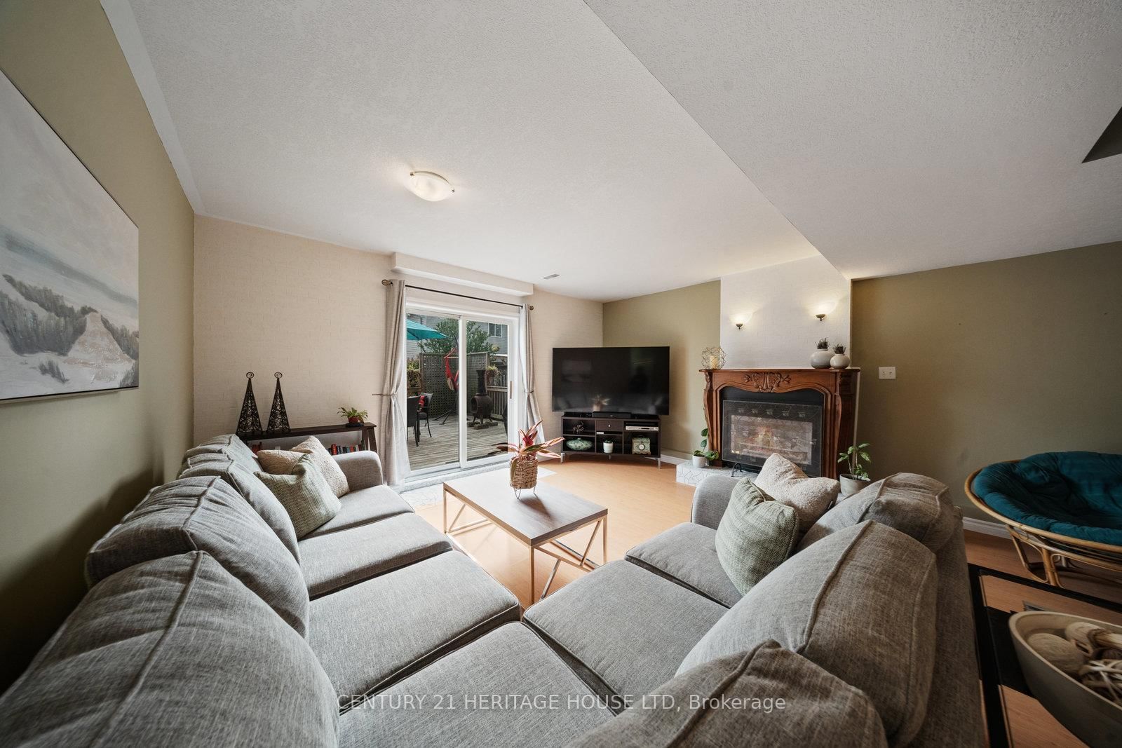 Detached House for sale at 43 Idlewilde Lane, Hamilton, Ontario, L0R 1W0 - Mount Hope - MLS: X12531682