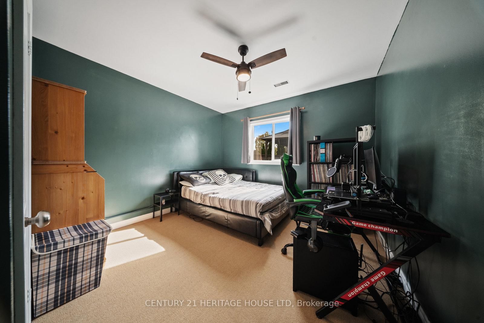 Detached House for sale at 43 Idlewilde Lane, Hamilton, Ontario, L0R 1W0 - Mount Hope - MLS: X12531682