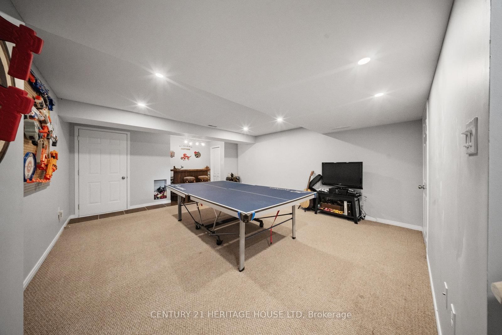 Detached House for sale at 43 Idlewilde Lane, Hamilton, Ontario, L0R 1W0 - Mount Hope - MLS: X12531682