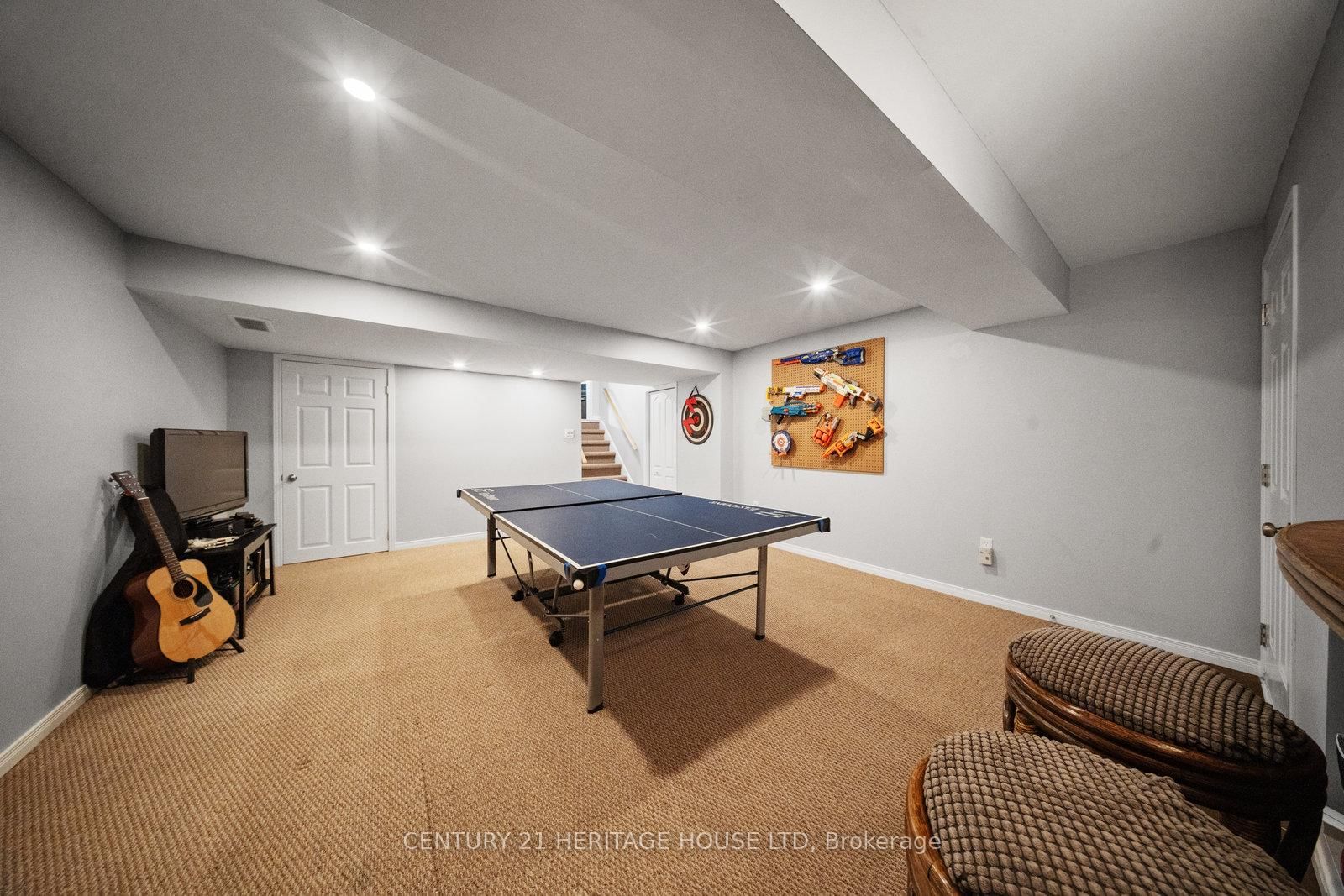 Detached House for sale at 43 Idlewilde Lane, Hamilton, Ontario, L0R 1W0 - Mount Hope - MLS: X12531682