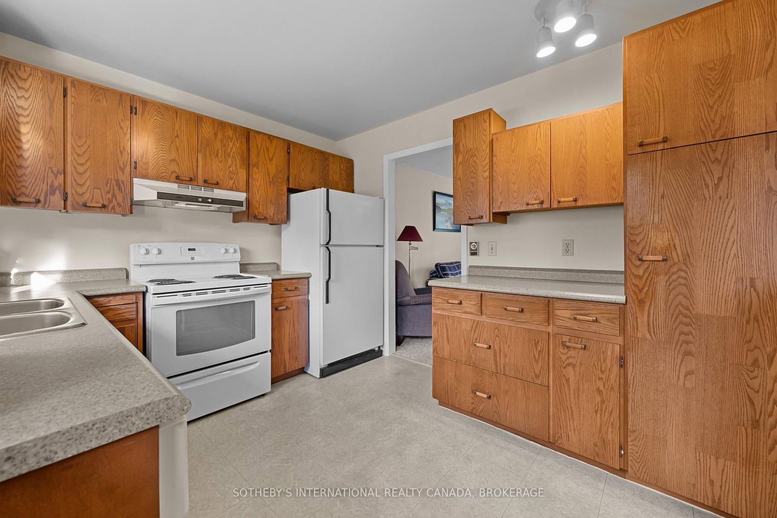 638 Thousand Islands Pky Parkway • Front of Leeds & Seeleys Bay, ON photo 10